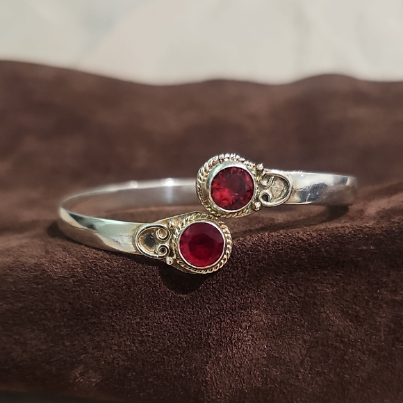 Elegant Sterling Silver and Red Garnet Gemstone Women's Bracelet - Picture 1 of 8